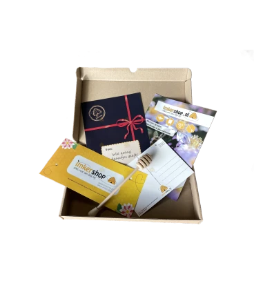 Physischer Geschenkgutschein für Imker*innen – festlich verpackt und nach Hause geliefert